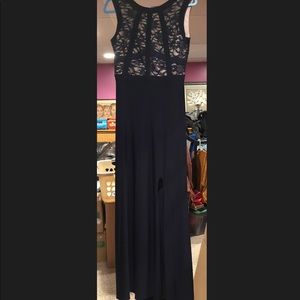 🎉SALE🎉 Size 11/12 Morgan & co/Macy’s gown—navy